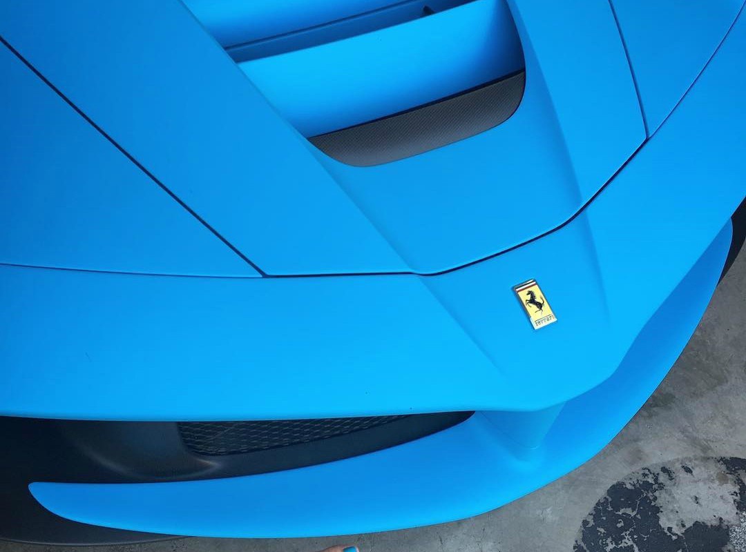 法拉利LaFerrari，如此的哑光蓝仅此一辆。