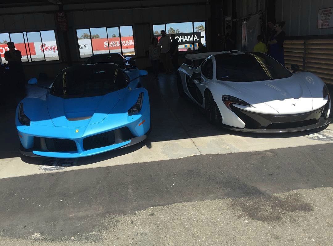 法拉利LaFerrari，如此的哑光蓝仅此一辆。