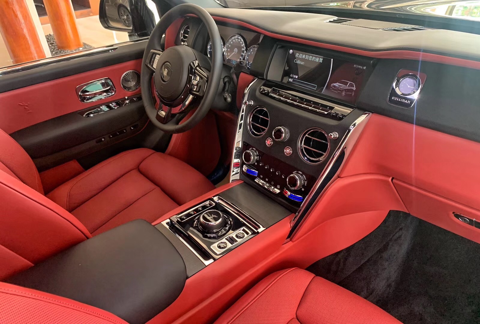 黑红四座库里南 650万含消费税 经典配色