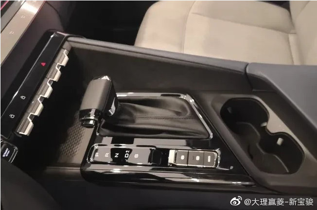 新宝骏打造的平民轿跑，轴距2.7米，配钻石车标，6万可入手