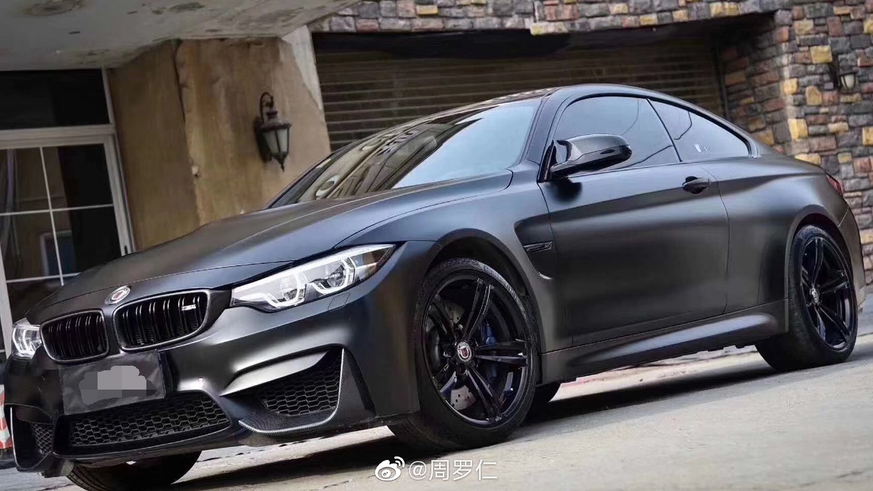 宝马M4：战意十足的配色!