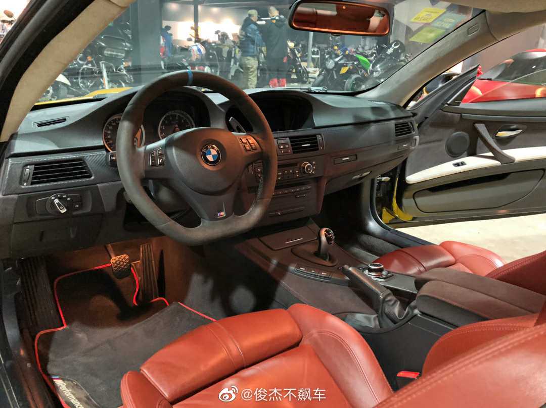 宝马 E92 M3，4.0L V8。M3 大 V8 的绝唱。