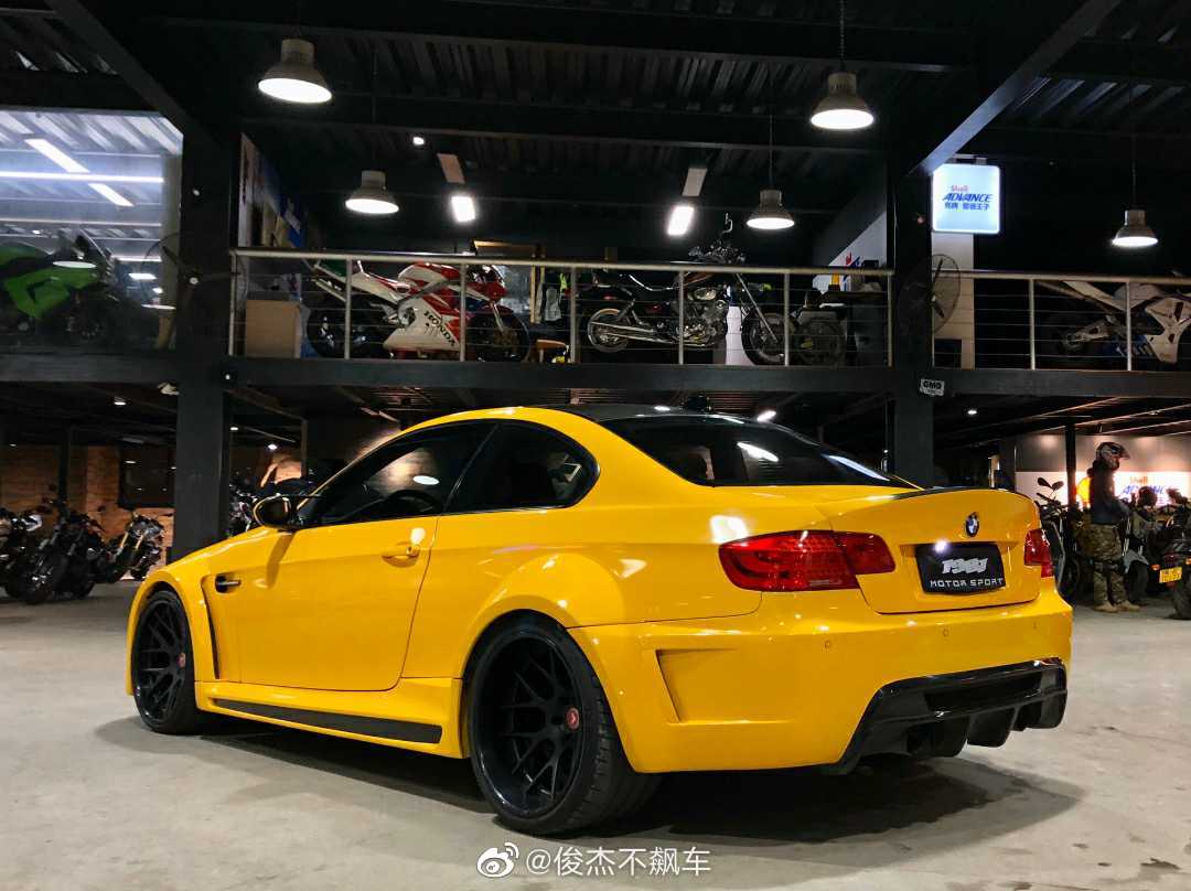 宝马 E92 M3，4.0L V8。M3 大 V8 的绝唱。