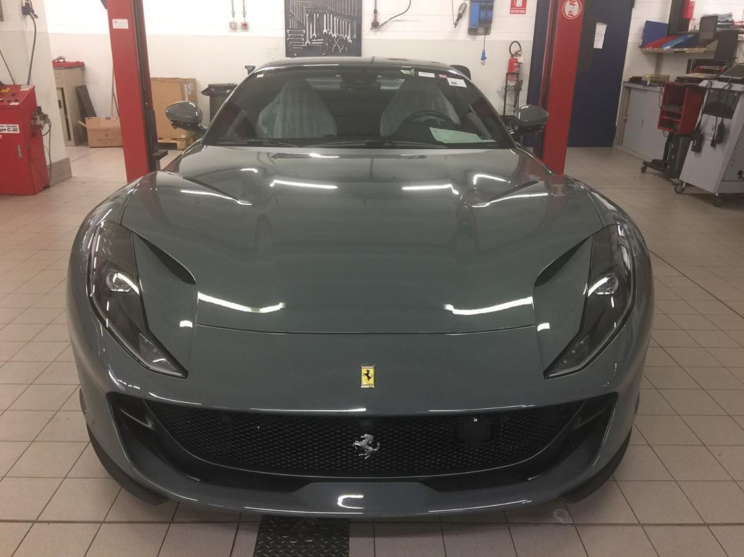 分享图片 米兰，Ferrari 812 GTS（Grigio Scuro）