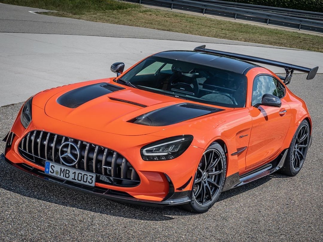 每天一组汽车美图：梅赛德斯-AMG GT黑色系列