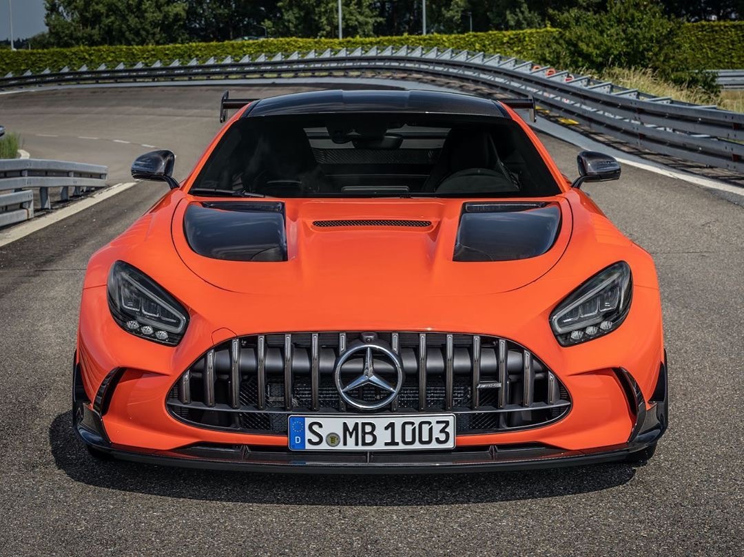 每天一组汽车美图：梅赛德斯-AMG GT黑色系列