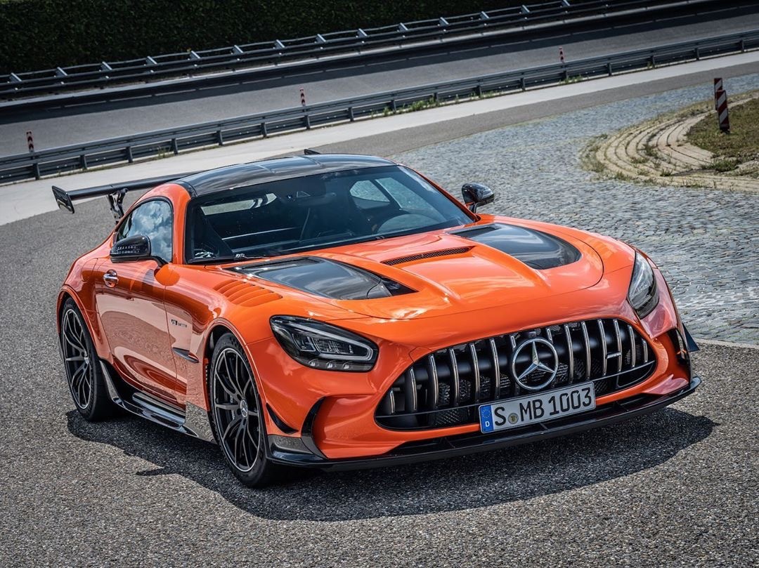 每天一组汽车美图：梅赛德斯-AMG GT黑色系列