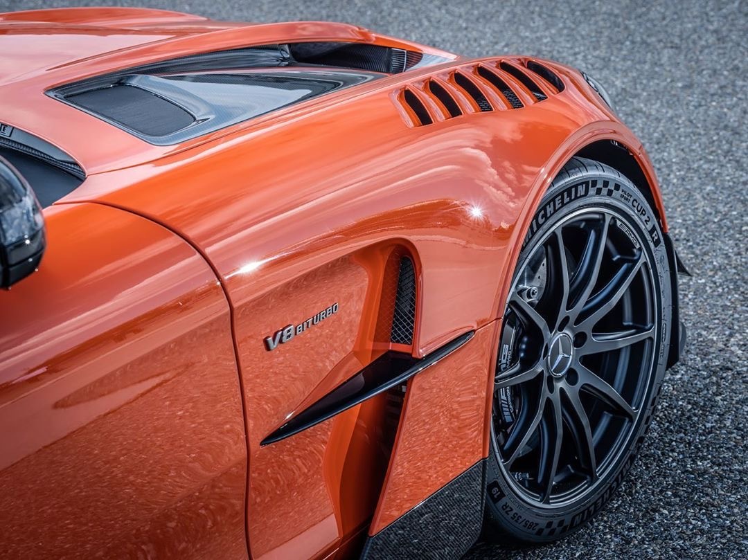 每天一组汽车美图：梅赛德斯-AMG GT黑色系列