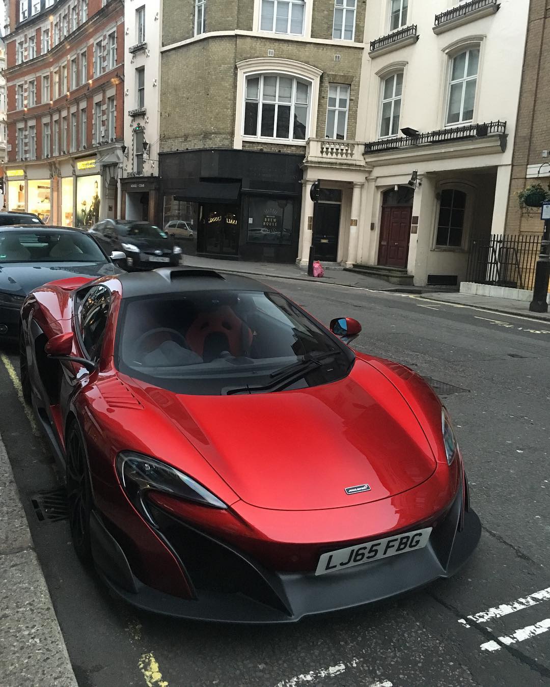 enzo红的纯正柯尼塞格红的高雅