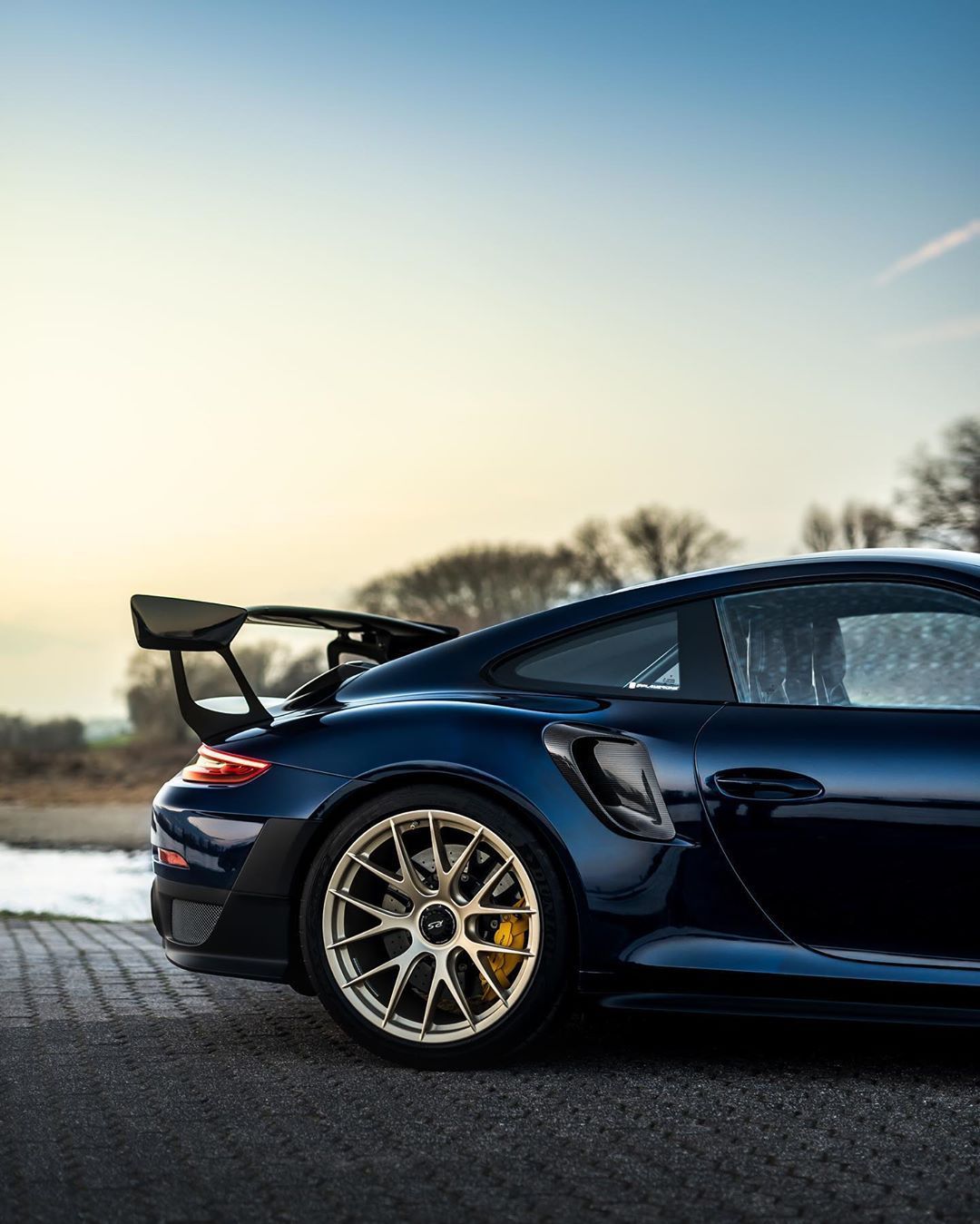 汽车美图大赏：保时捷911 GT2RS，PTS午夜蓝