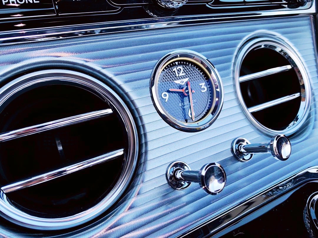 Bentley Continental GTC，细节真的太棒，价格也不低……