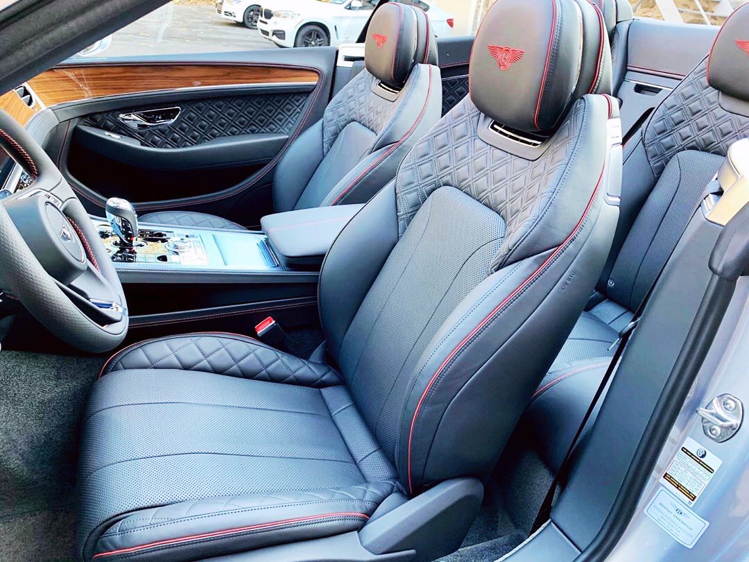 Bentley Continental GTC，细节真的太棒，价格也不低……
