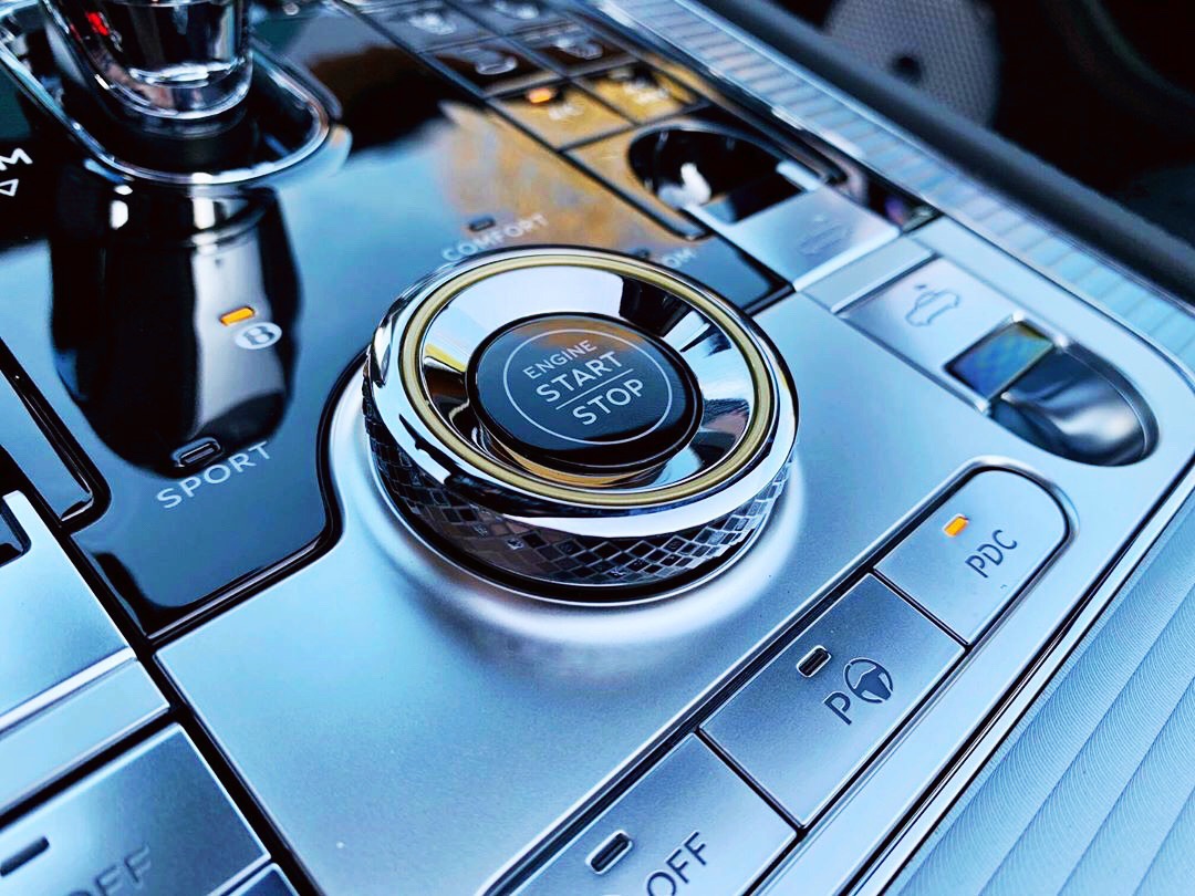 Bentley Continental GTC，细节真的太棒，价格也不低……