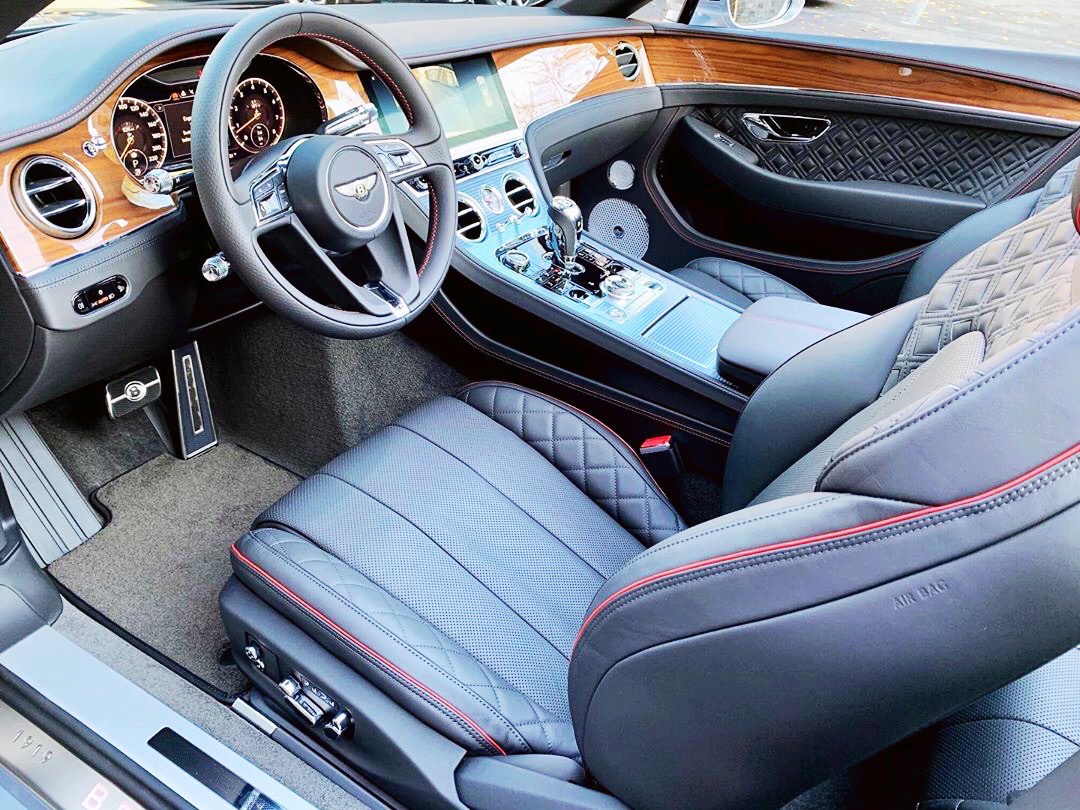 Bentley Continental GTC，细节真的太棒，价格也不低……