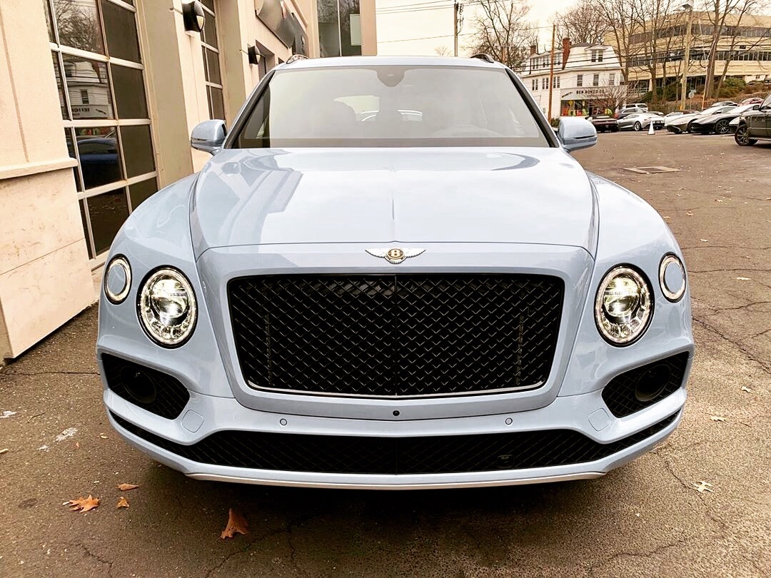 Bentley Bentayga V8,路上跑的也挺多的，喜欢么