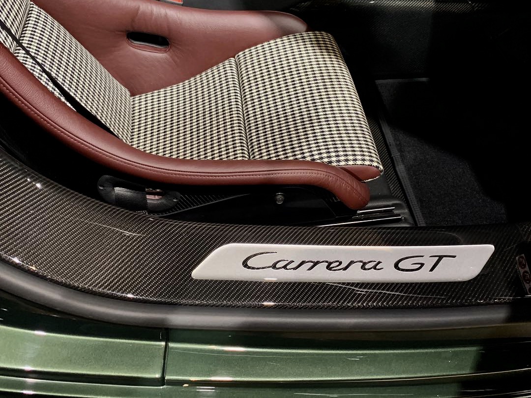 保时捷Carrera GT，这绿色真帅气！