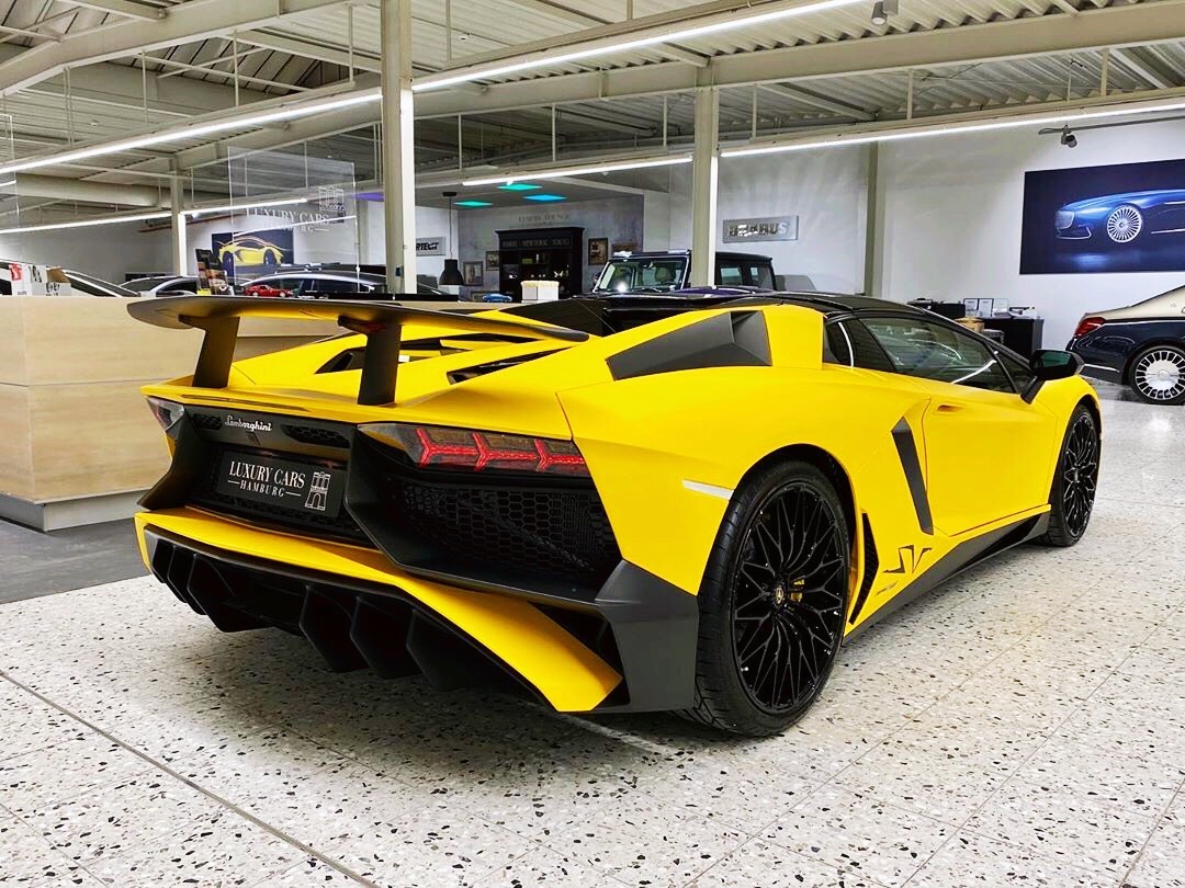 Lamborghini Aventador SV Roadster 前脸造型真的很霸气