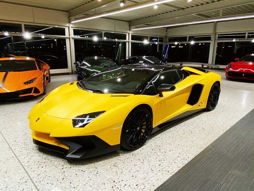 Lamborghini Aventador SV Roadster 前脸造型真的很霸气