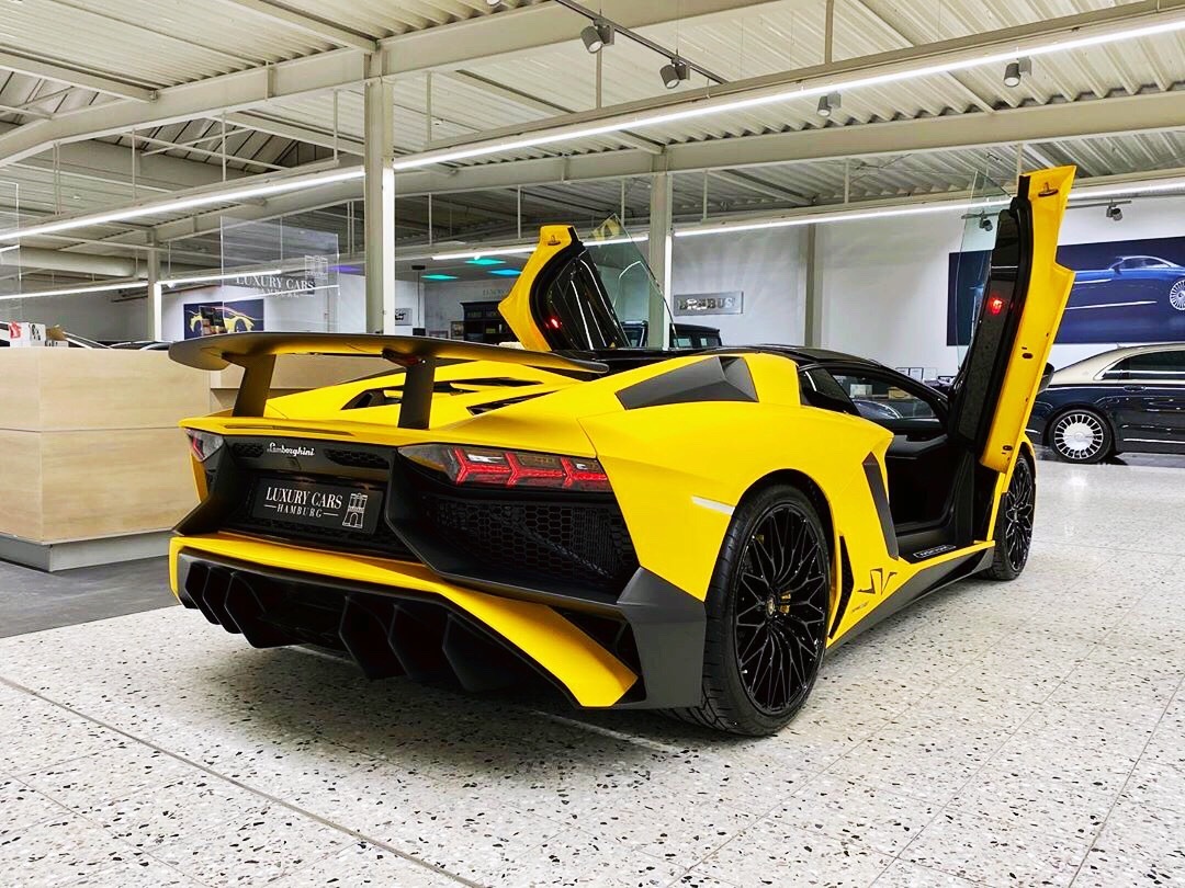 Lamborghini Aventador SV Roadster 前脸造型真的很霸气