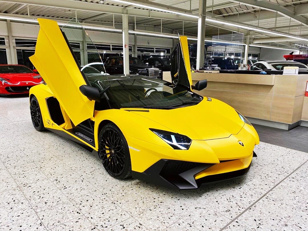 Lamborghini Aventador SV Roadster 前脸造型真的很霸气