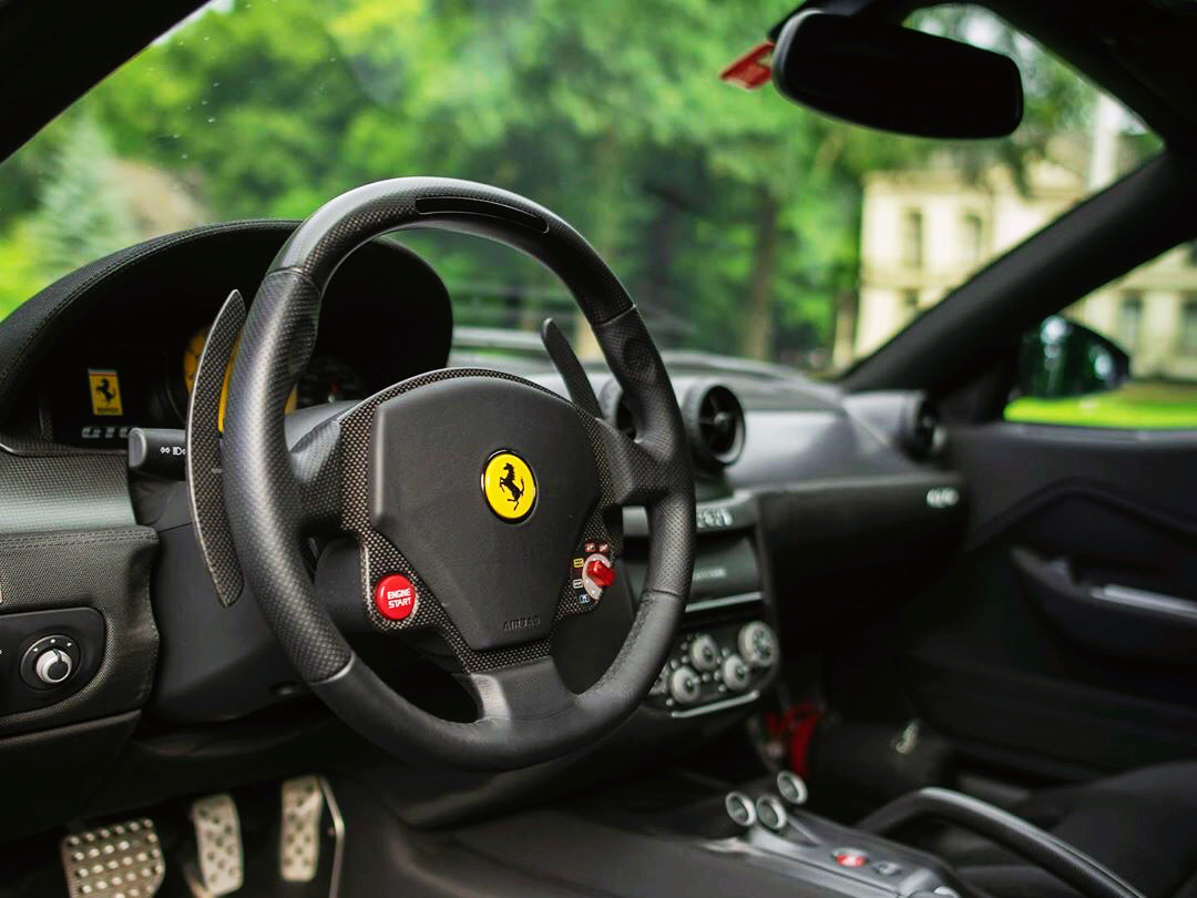 全球限量599 6.0L拥有12缸发动机，670马力 Ferrari 599 GTO
