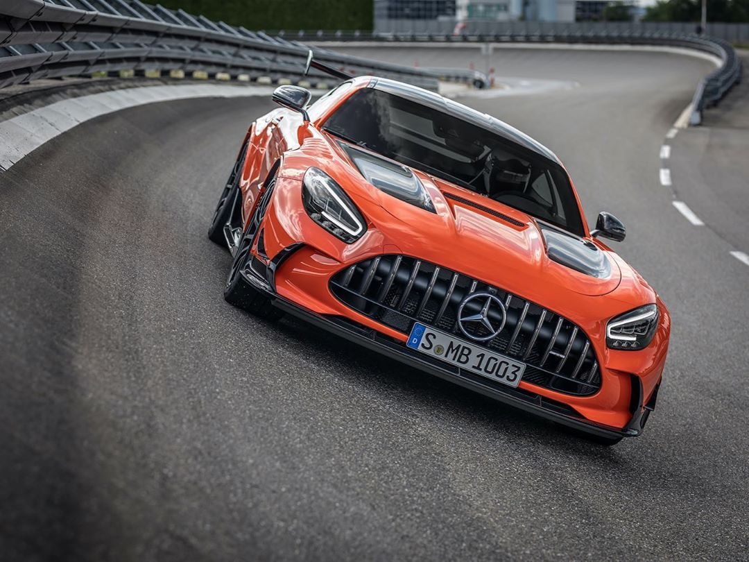 每天一组汽车美图：梅赛德斯-AMG GT黑色系列