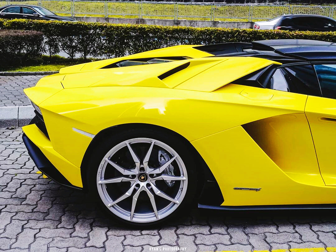 低矮的车身 太拉风啦 Lamborghini Aventador S Roadster