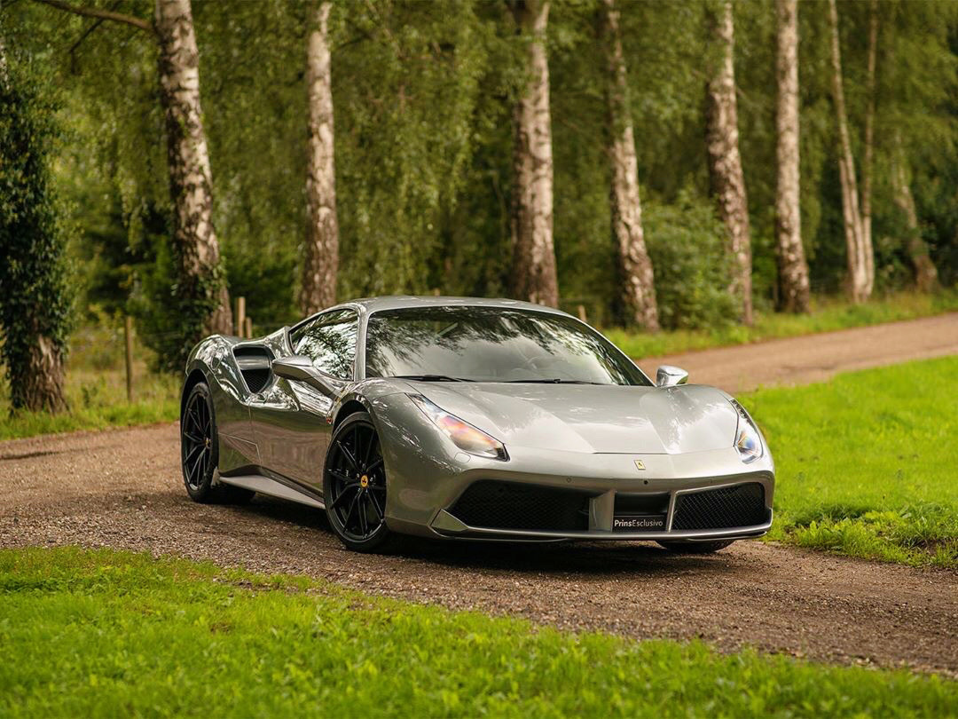 早起的鸟儿有虫吃，共勉！ Ferrari 488 GTB