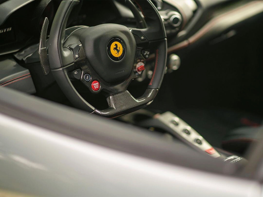 早起的鸟儿有虫吃，共勉！ Ferrari 488 GTB