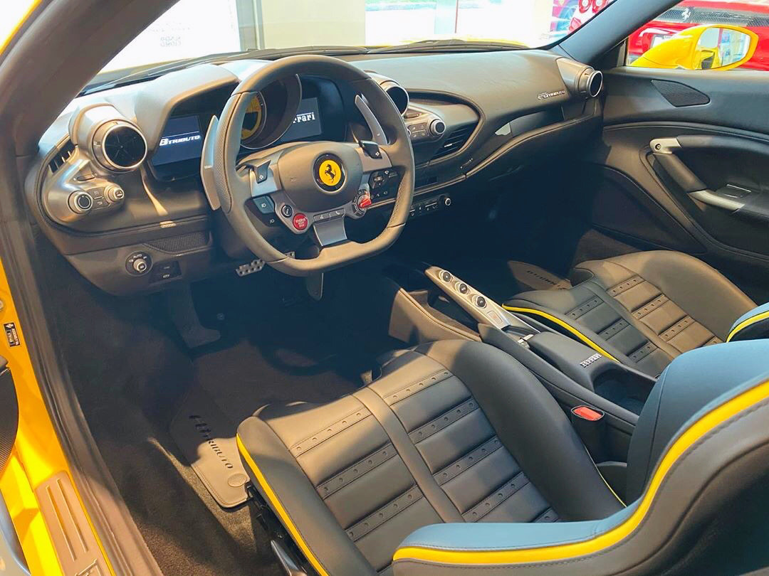 Ferrari F8 Tributo，座椅太有型了……