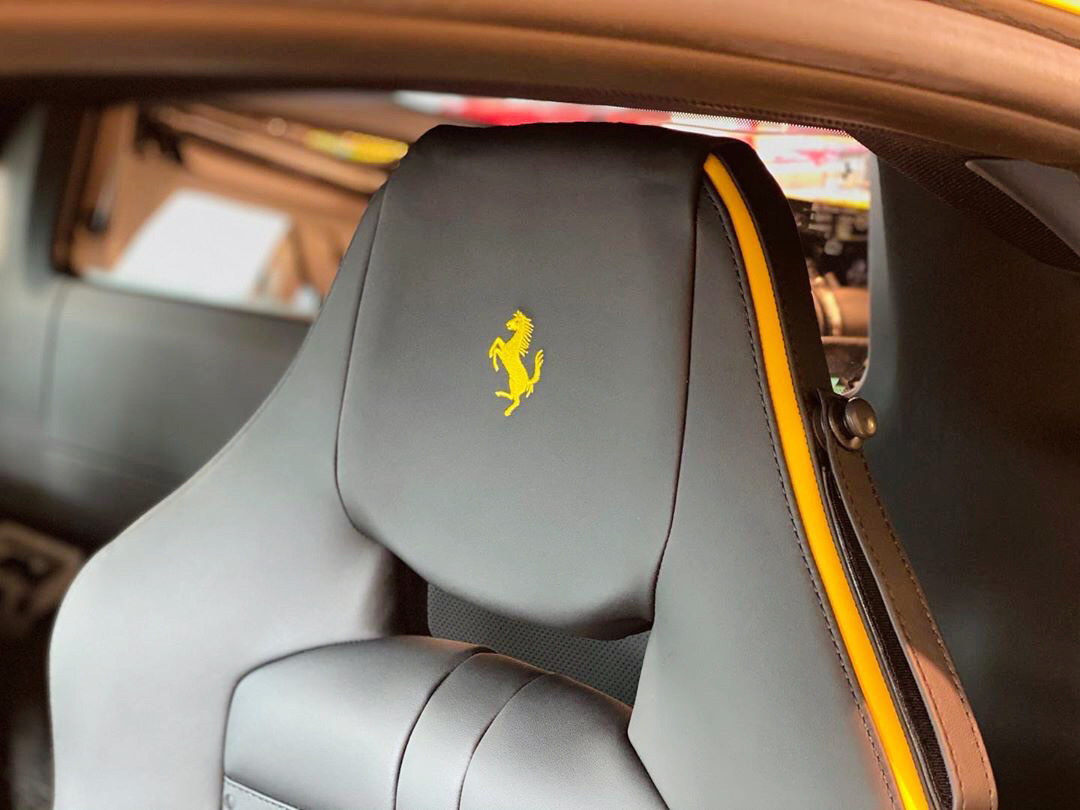 Ferrari F8 Tributo，座椅太有型了……