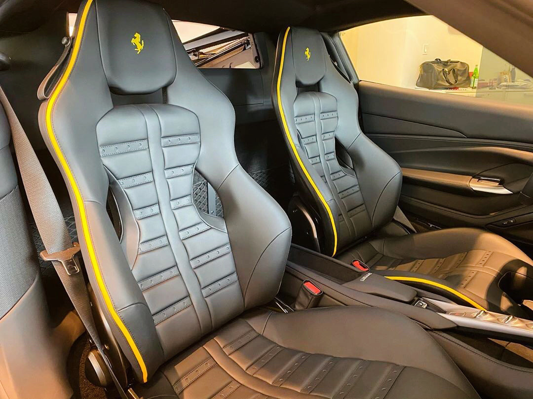 Ferrari F8 Tributo，座椅太有型了……