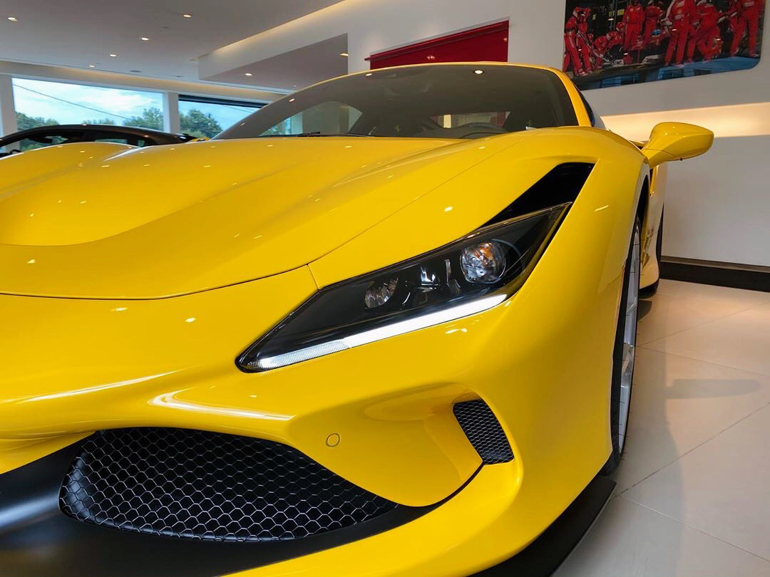 Ferrari F8 Tributo，座椅太有型了……