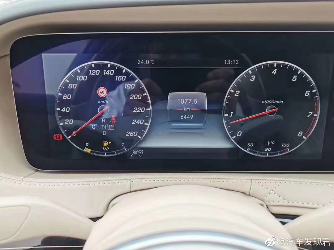 奔驰S680迈巴赫，超级大佬座驾。