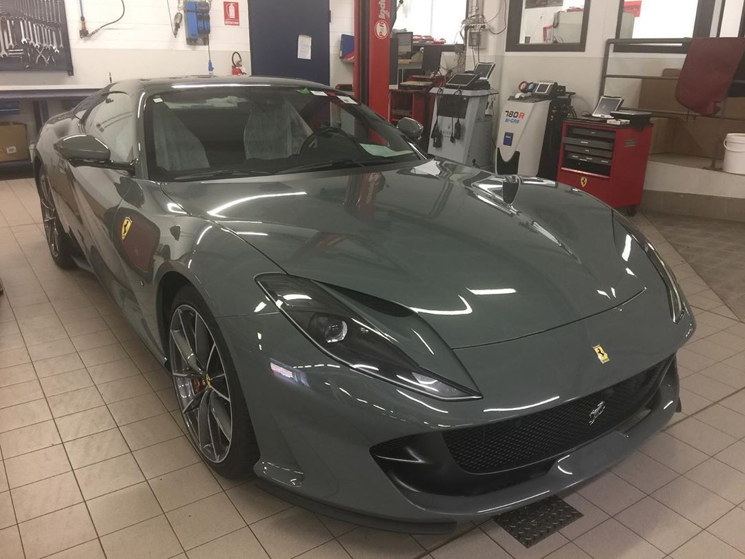 分享图片 米兰，Ferrari 812 GTS（Grigio Scuro）