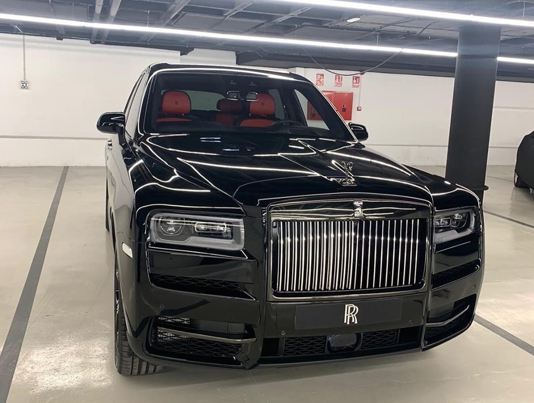 劳斯莱斯库里南Black Badge，无限大的标志证明不俗身份