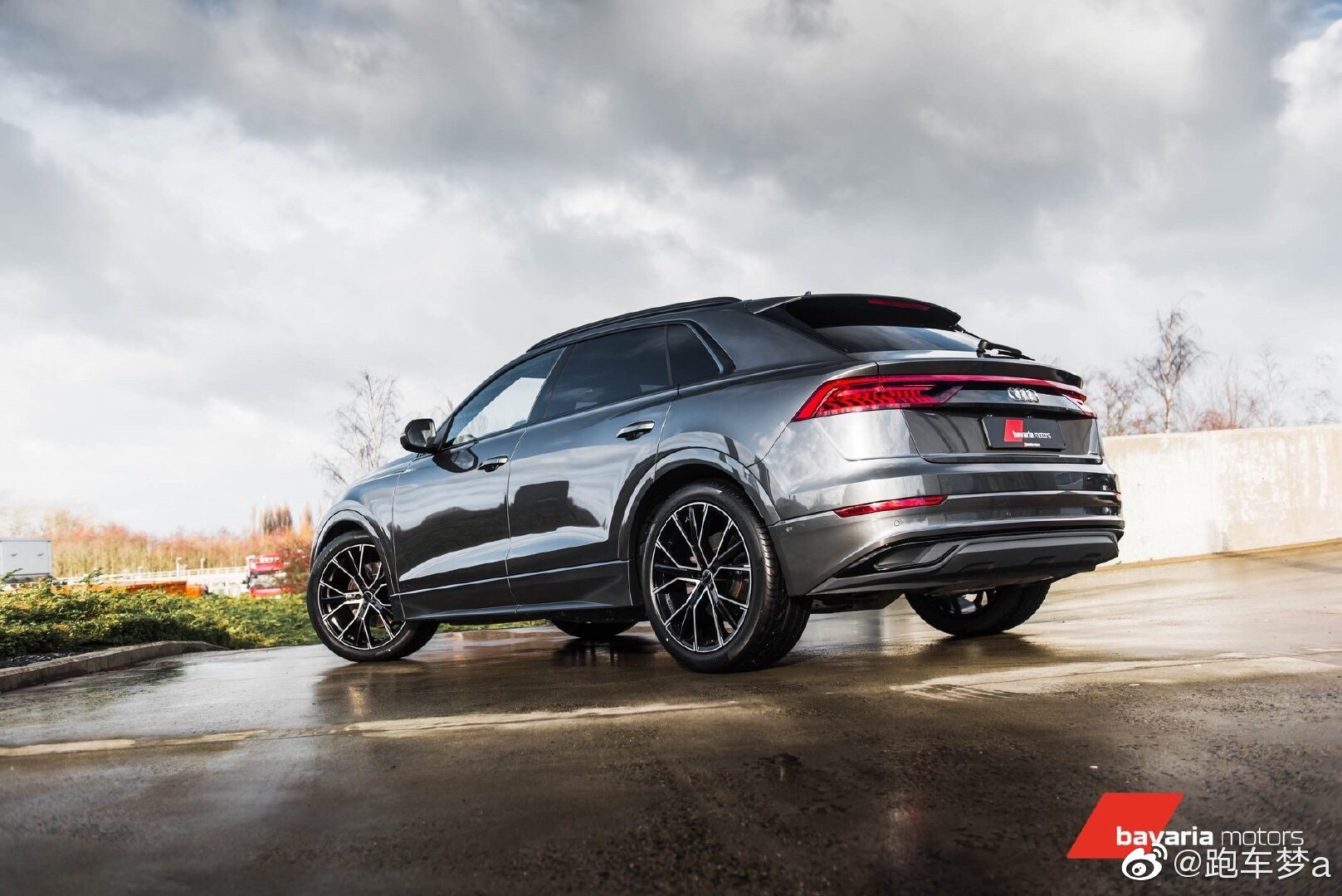 奥迪最帅的SUV系列，无框车门，隐藏排气太低调了