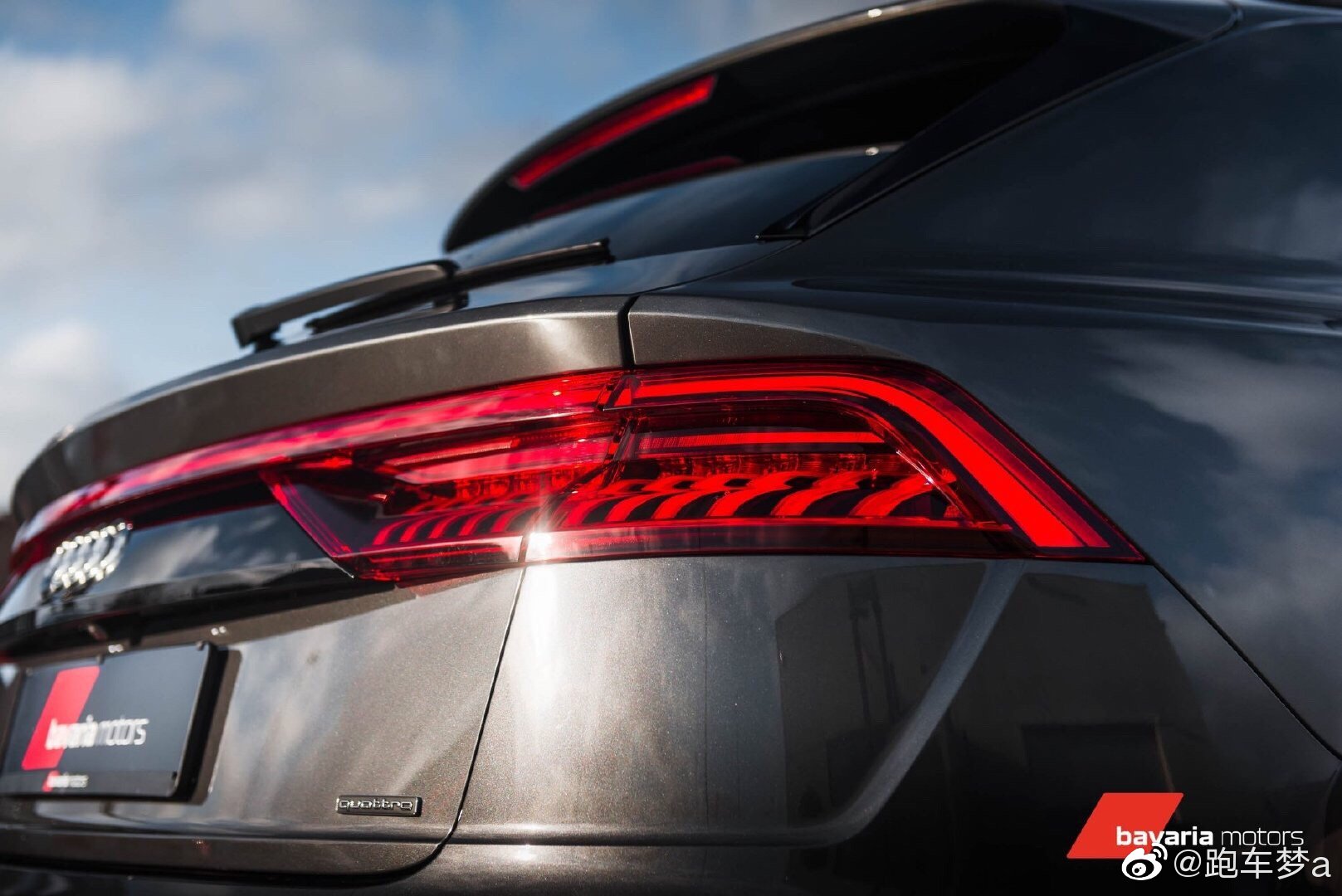 奥迪最帅的SUV系列，无框车门，隐藏排气太低调了