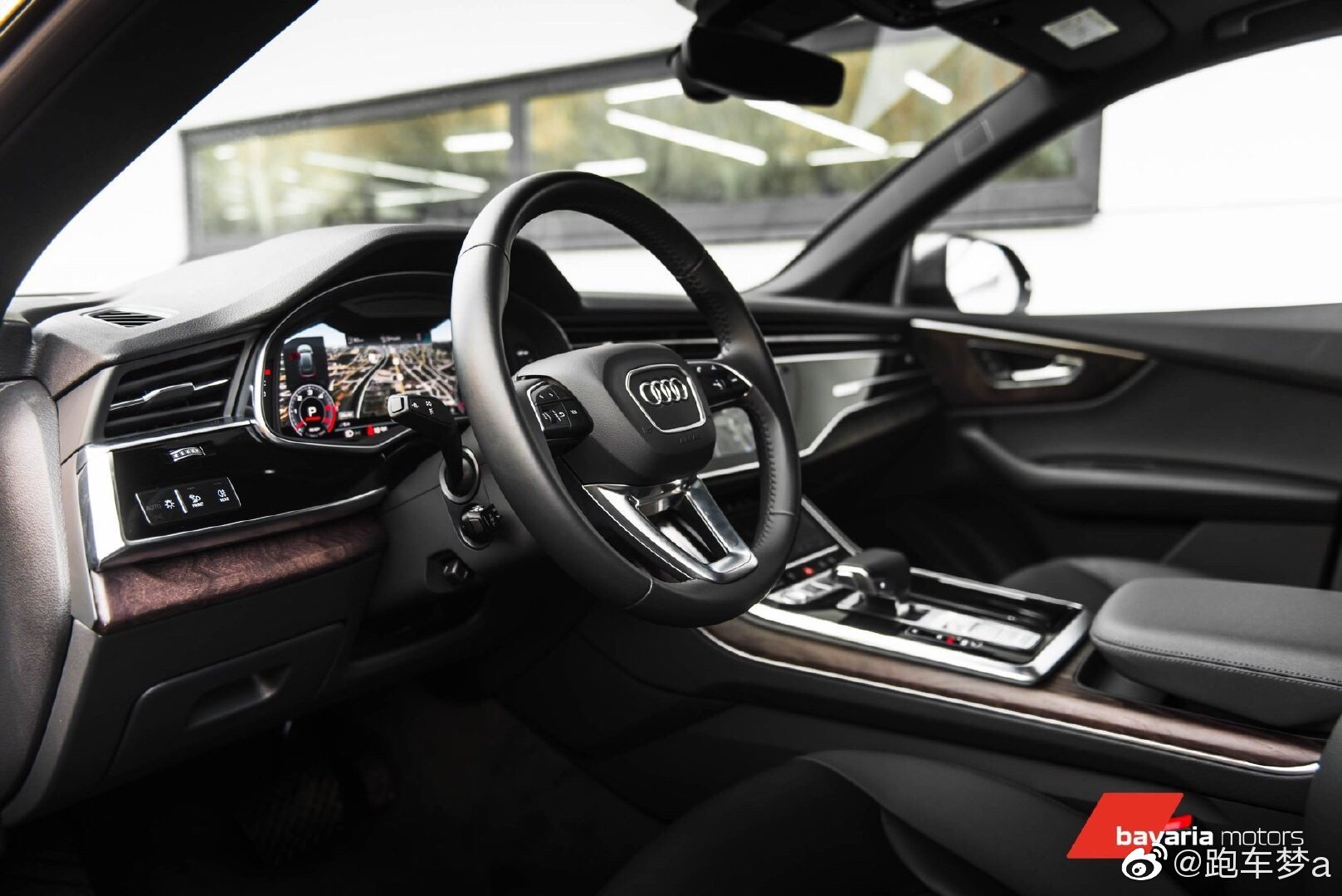 奥迪最帅的SUV系列，无框车门，隐藏排气太低调了