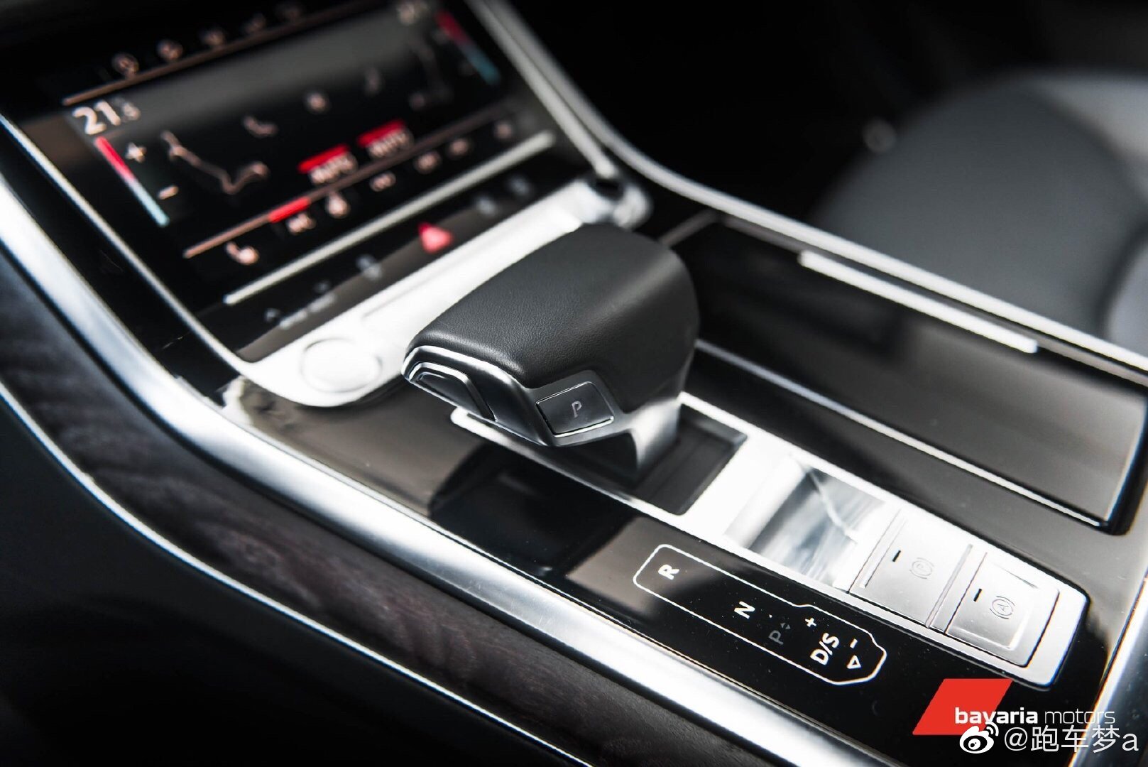 奥迪最帅的SUV系列，无框车门，隐藏排气太低调了