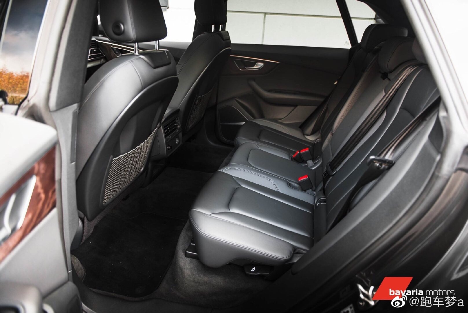 奥迪最帅的SUV系列，无框车门，隐藏排气太低调了