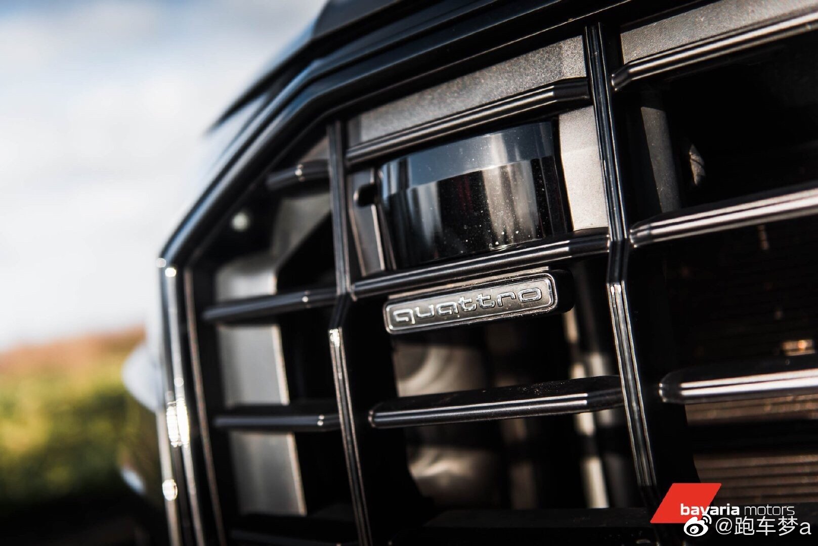 奥迪最帅的SUV系列，无框车门，隐藏排气太低调了