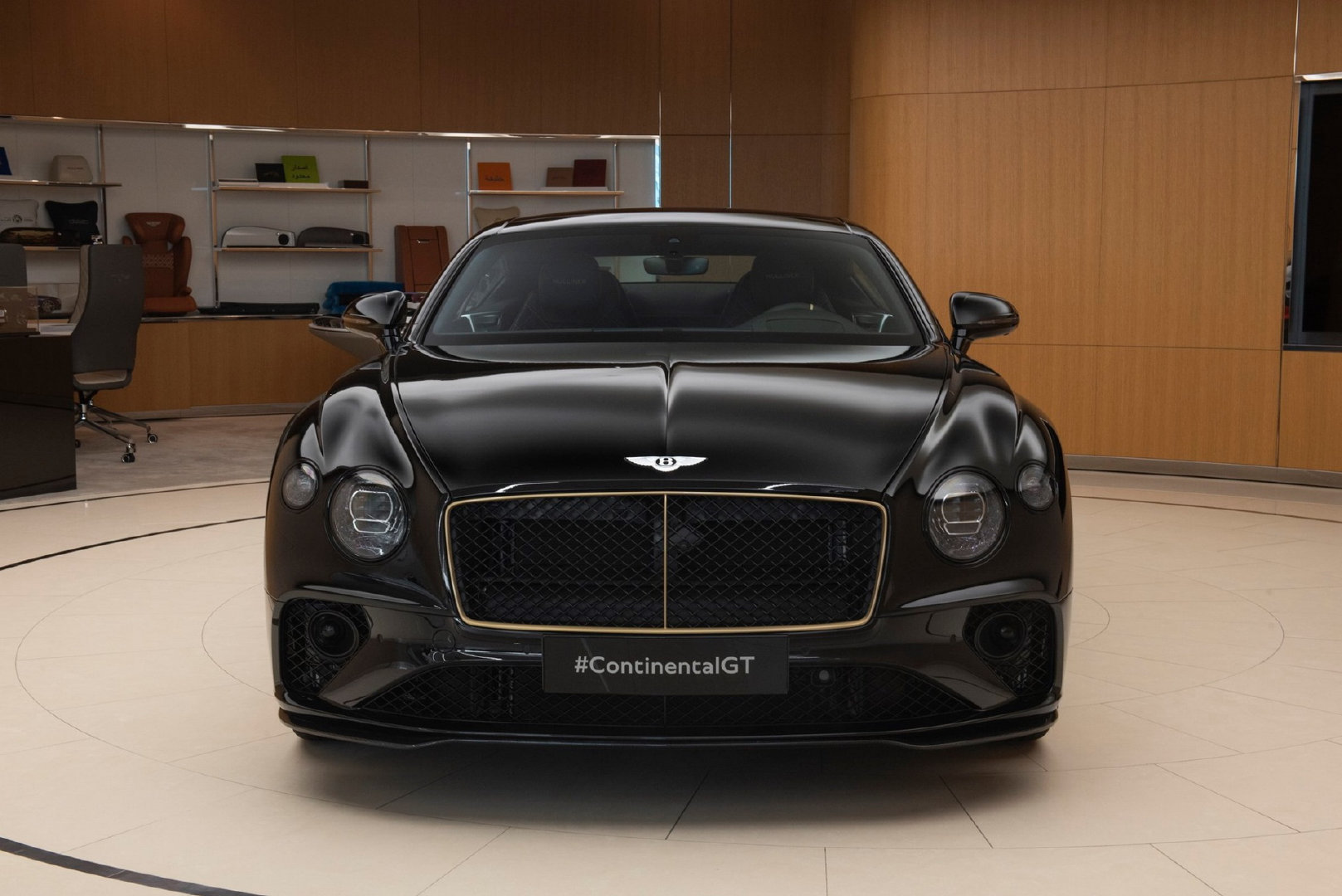分享图片 迪拜，Bentley Continental GT Aurum By Mulliner