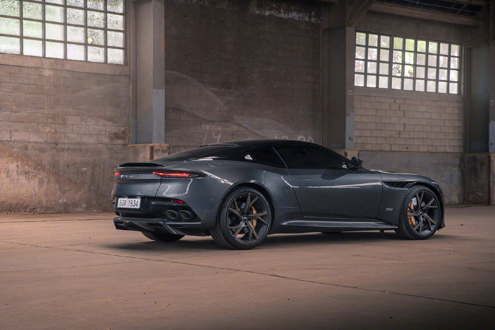 Aston Martin DBS Superleggera 来自英国的12缸大怪兽！