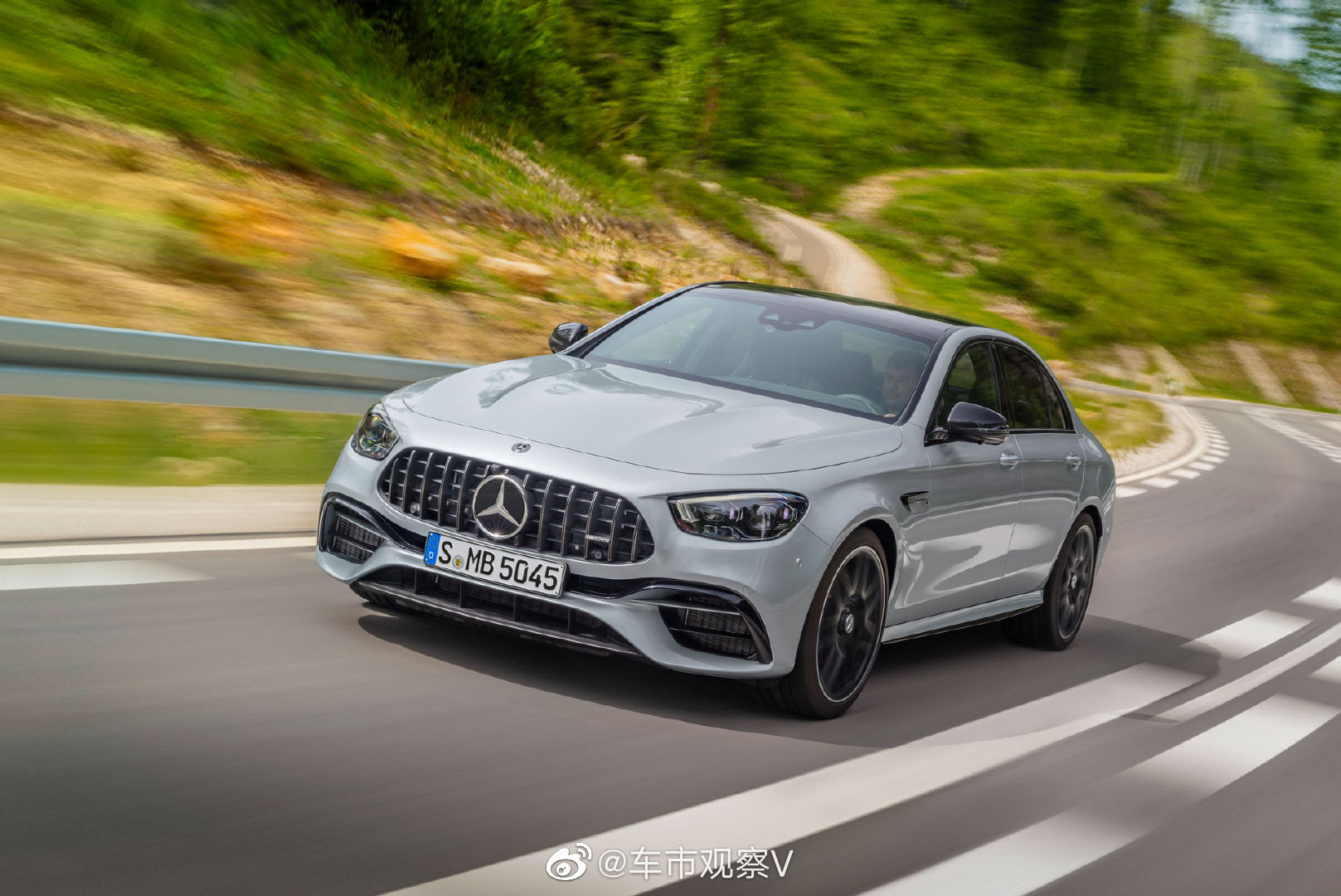 2021 奔驰-AMG E 63，优雅自若。