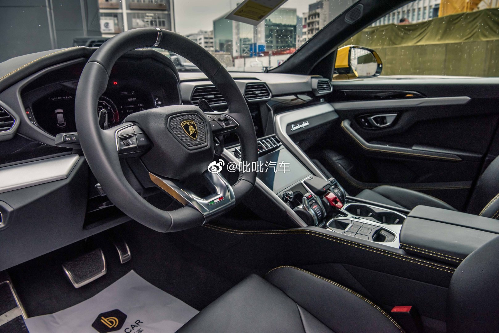 汽车美图抢先看：兰博基尼肥牛 动起来太帅了~