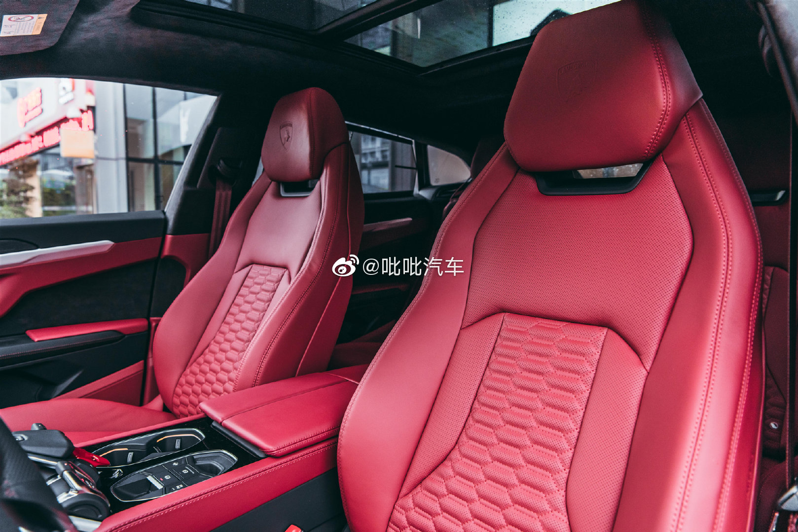 汽车美图抢先看：兰博基尼肥牛 动起来太帅了~