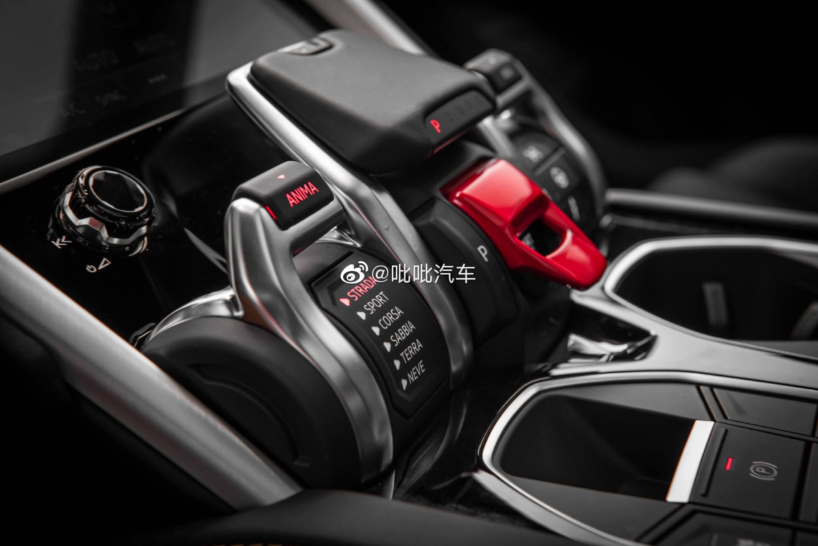 汽车美图抢先看：兰博基尼肥牛 动起来太帅了~