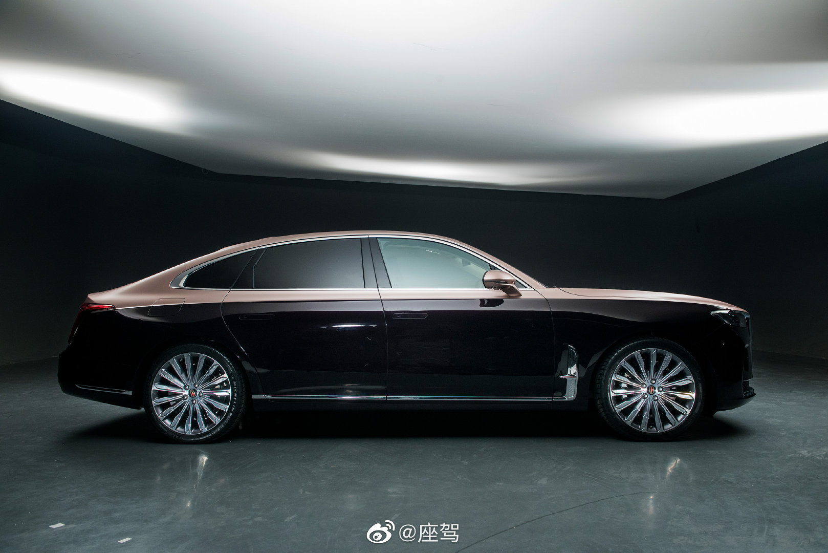 日前，红旗H9已正式开启“盲订”模式