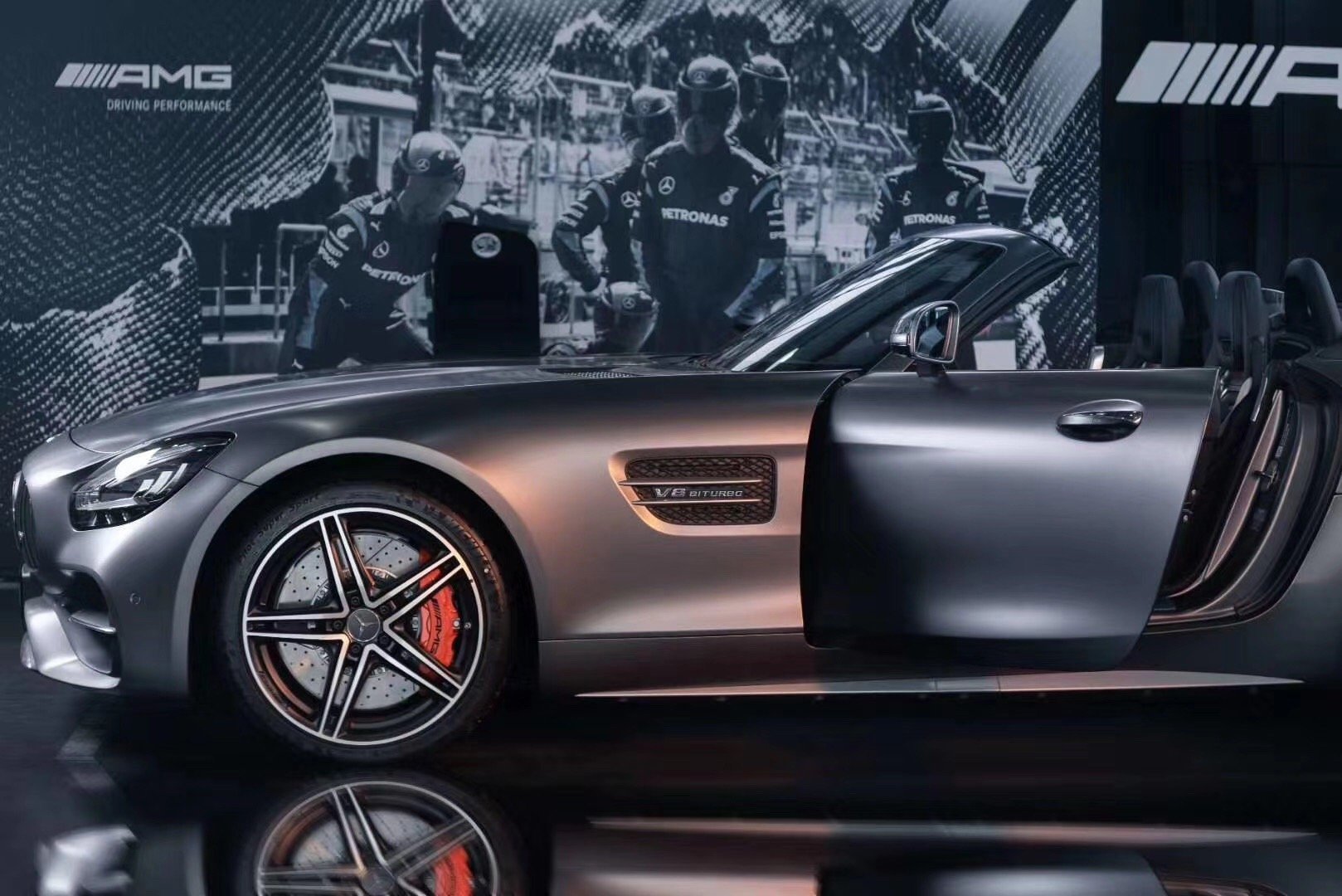 奔驰哑光灰GTC 敞篷 行驶在路上回头率不比牛马差，价格185万